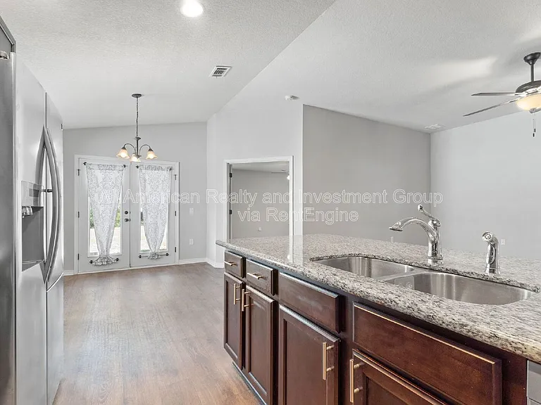 2432 Frontera St — Photo 10