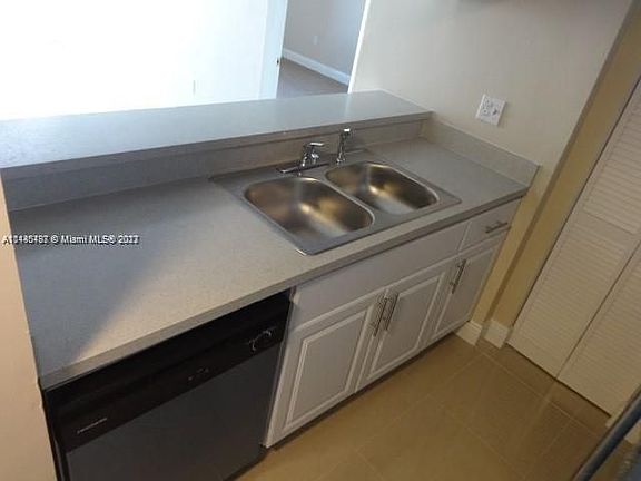 2nd image of 850 N Miami Ave W #810