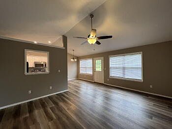 3rd image of 160 Sapling Dr