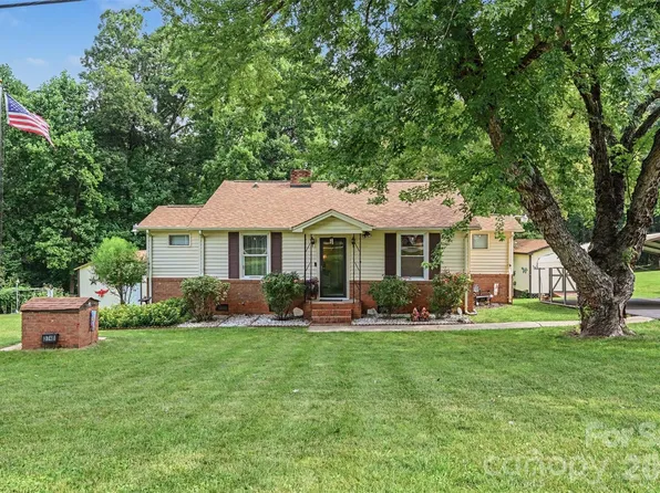 3748 Camp Stewart Rd, Charlotte, NC 28215