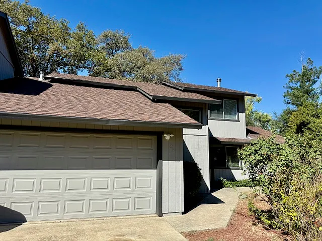 1213 Live Oak Ln — Photo 1