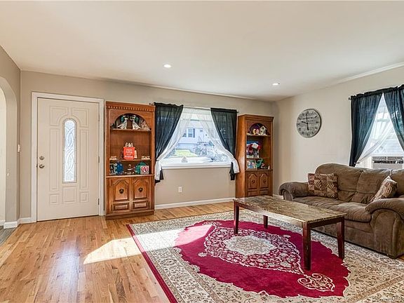 3rd image of 63 Lakeview Ave
