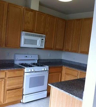 3rd image of 118 Wood St APT 202