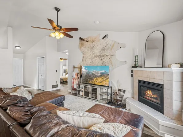 917 N 7th Pl, Johnstown, CO 80534