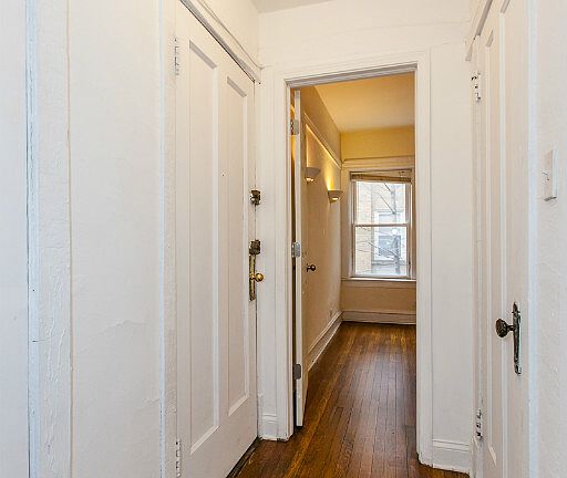 2nd image of 683 W Wrightwood Ave #1SA