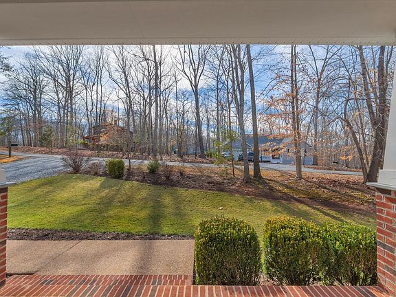 5th image of 33 Mulligan Dr