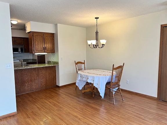 4th image of 552 Donegal Cir