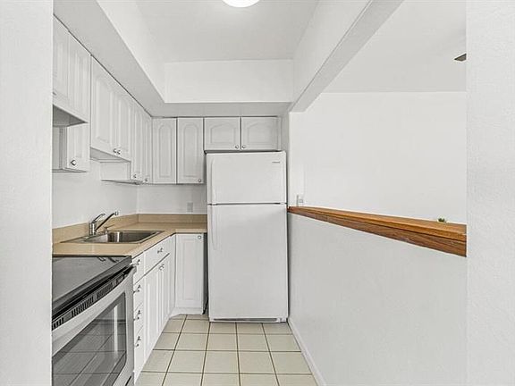 5th image of 261 NE 19th Ave APT 4