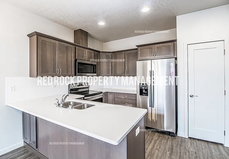 201 S Woodlawn Ln — Photo 6