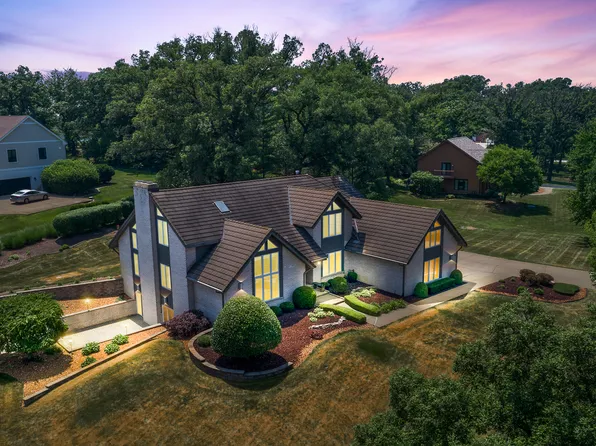 9 Carriage Ln, Lemont, IL 60439