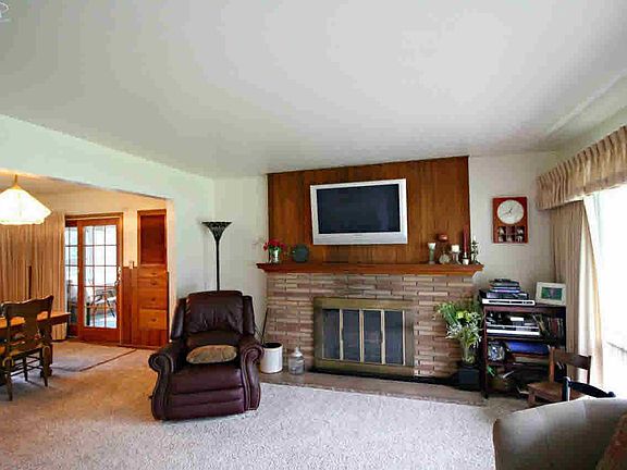 2nd image of 2113 Thistlewood Dr
