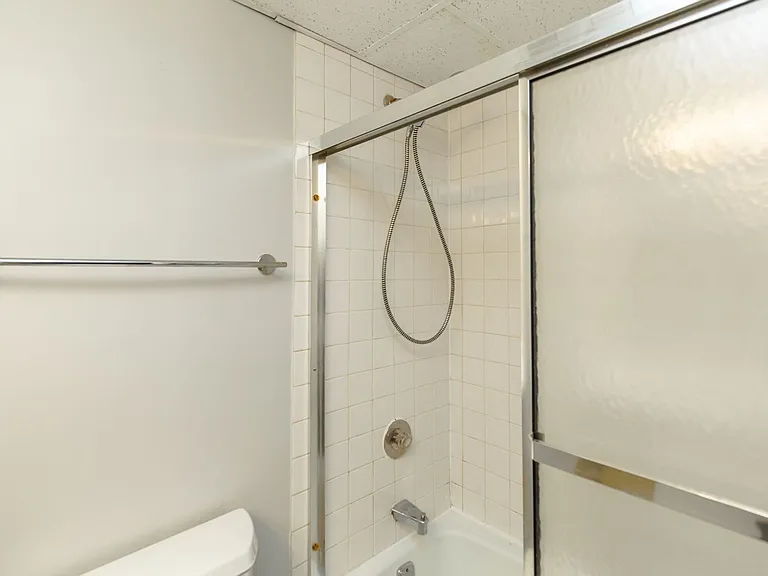 663 W Melrose Street — Photo 8