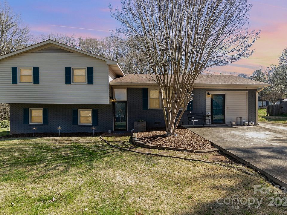 1st image of 114 Forest Dr