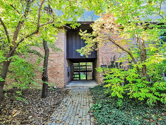 2nd image of 5501 E Lake Dr #1D