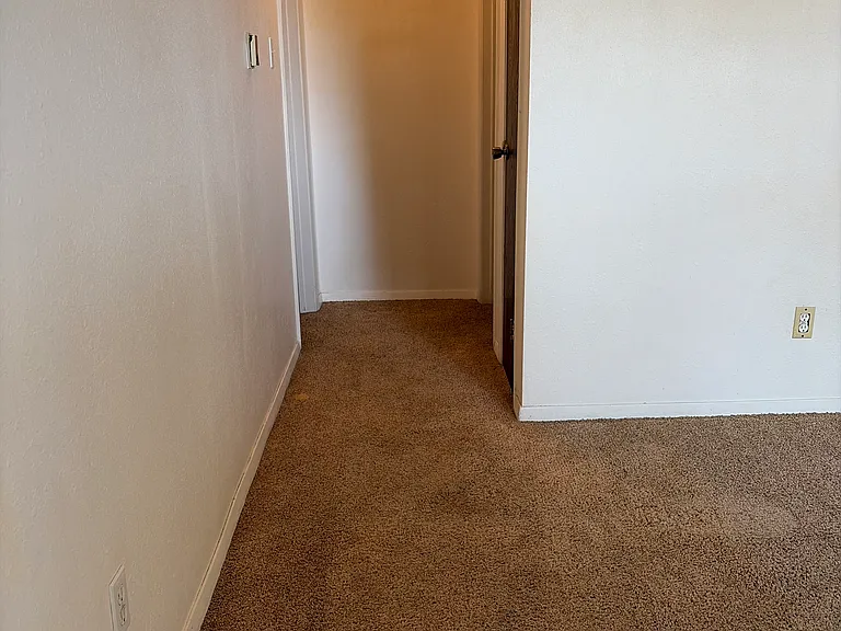 Carbondale Dr — Photo 6