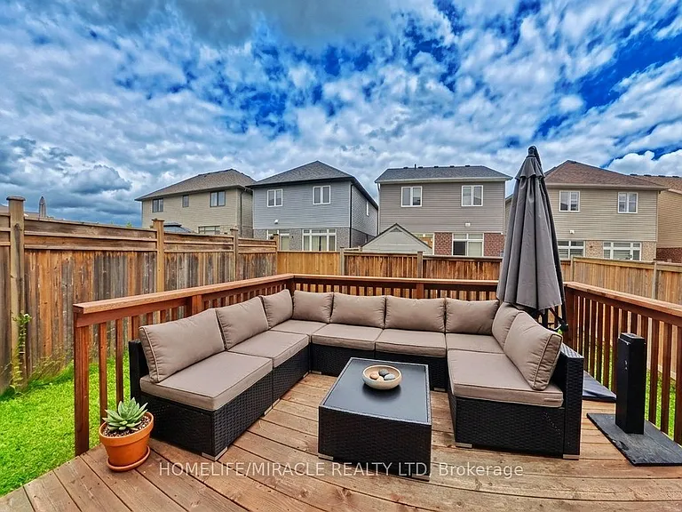 11 Sandybay Ave — Photo 25