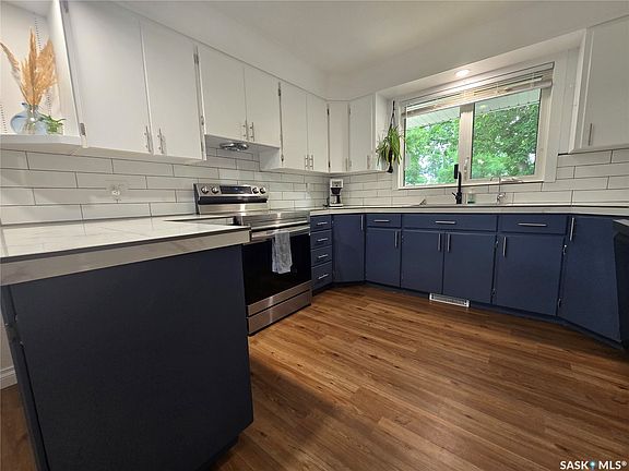 5th image of 98 13TH Street