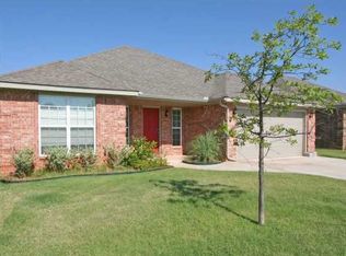 605 S Pointe Ln, Mustang, OK 73064