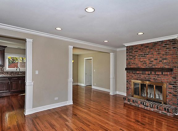 4th image of 27 Ellington Dr