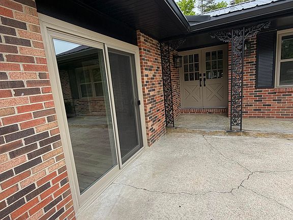 5th image of 105 Geneva Ave