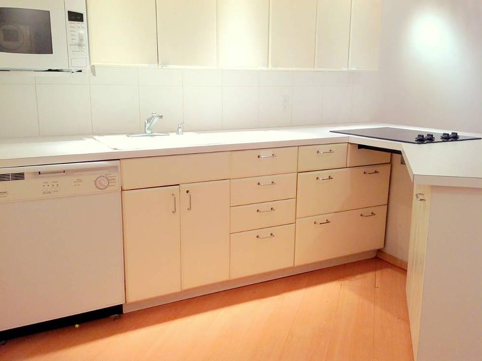 2nd image of 24 W 46th St APT 1