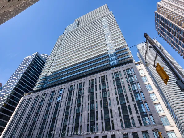 955 Bay St, Toronto, ON