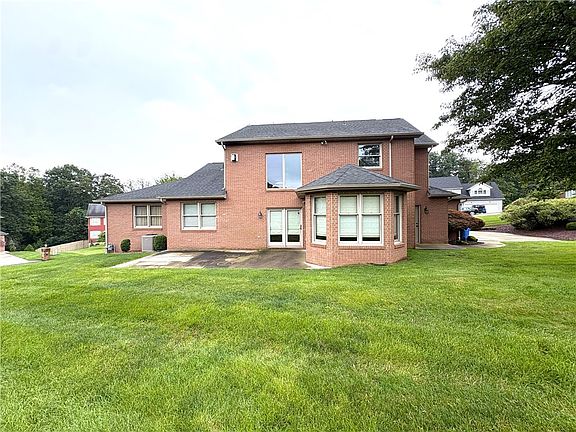 2nd image of 3121 Algonquin Trl
