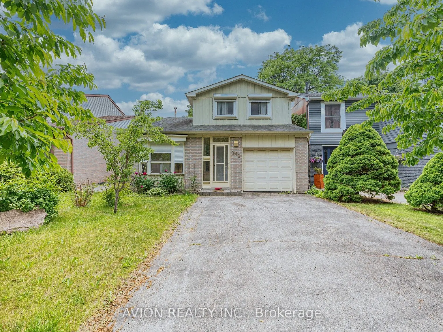 4 bed, $3,200 — Photo 1