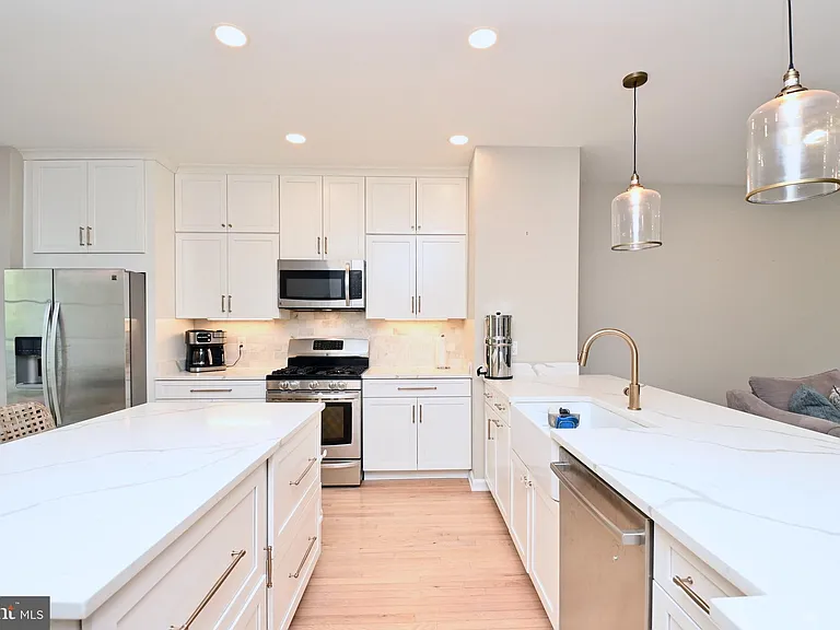6915 Rolling Creek Way — Photo 7