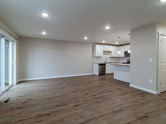 3rd image of 3810 Kauffman Ave