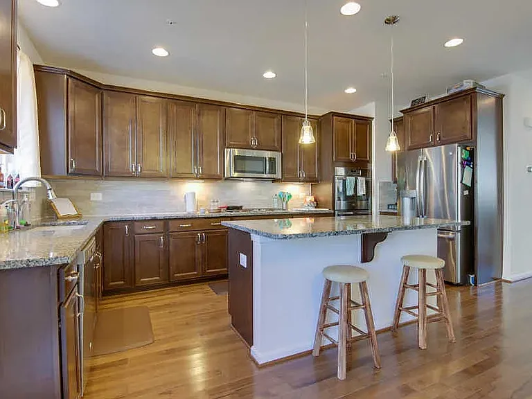 517 Pebblebrook Ln — Photo 6