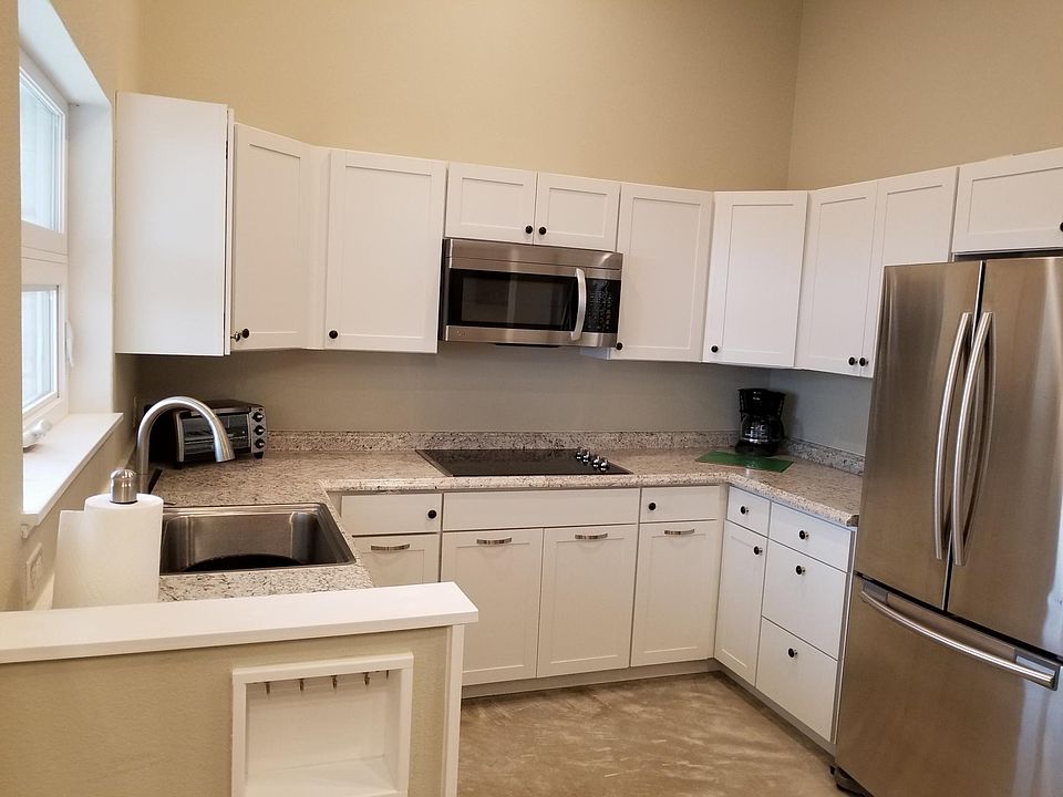 D/W, Black Glass Stove Top, Micro, 3 Drawer Refrigerator w/Icemaker, Plenty of Counter Top Space.