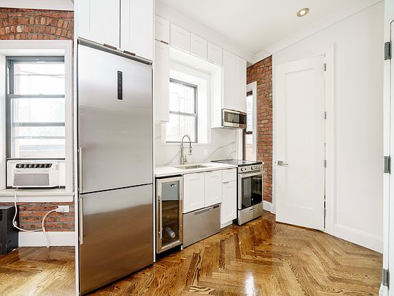 3rd image of 122 Ludlow St APT 5B
