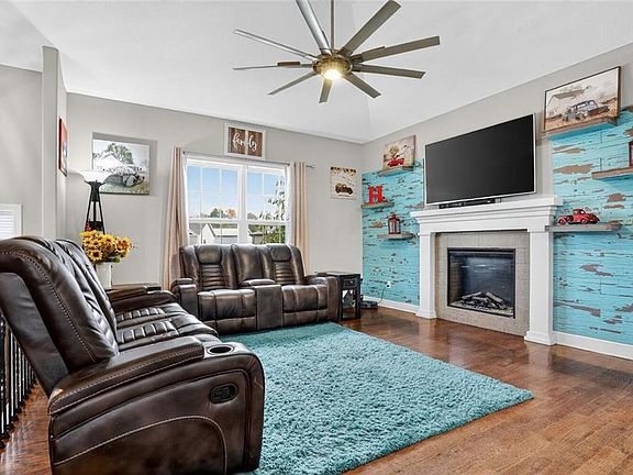 4th image of 1402 NE 182nd St