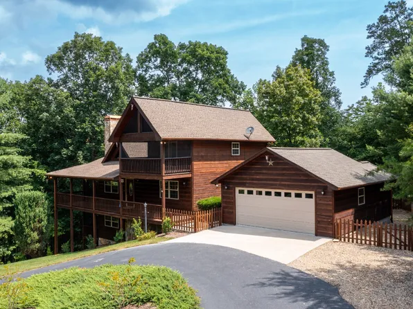 6131 Ruth Dr, Young Harris, GA 30582