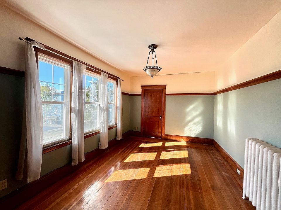 1st image of 18 Magnus Ave #3
