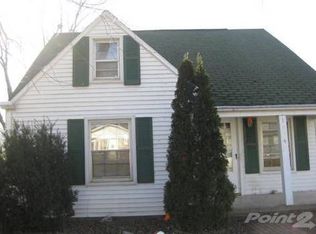 13345 Gerald St, Gibraltar, MI 48173