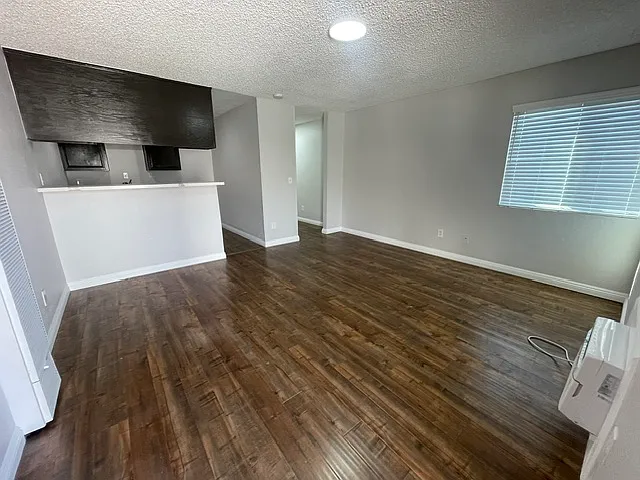 Studio, 400 sqft, $1,575 — Photo 2