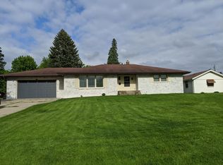 906 Parkside Dr, Rockford, IL 61108