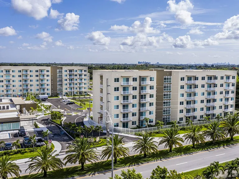 Village at Coral Reef — Photo 13