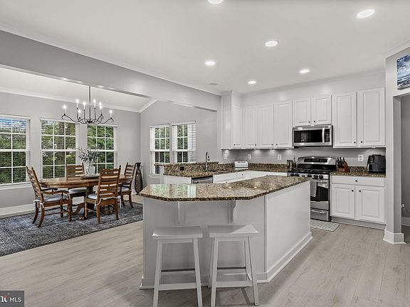 2nd image of 172 King Edward Ct