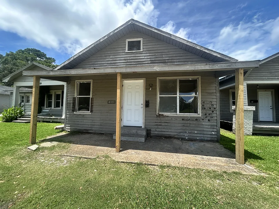 415 Moss St