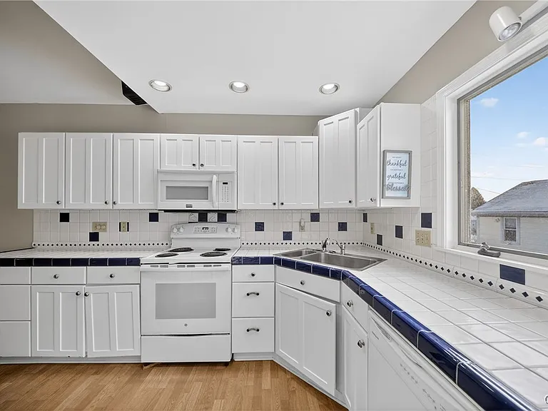 2340 Court St — Photo 9
