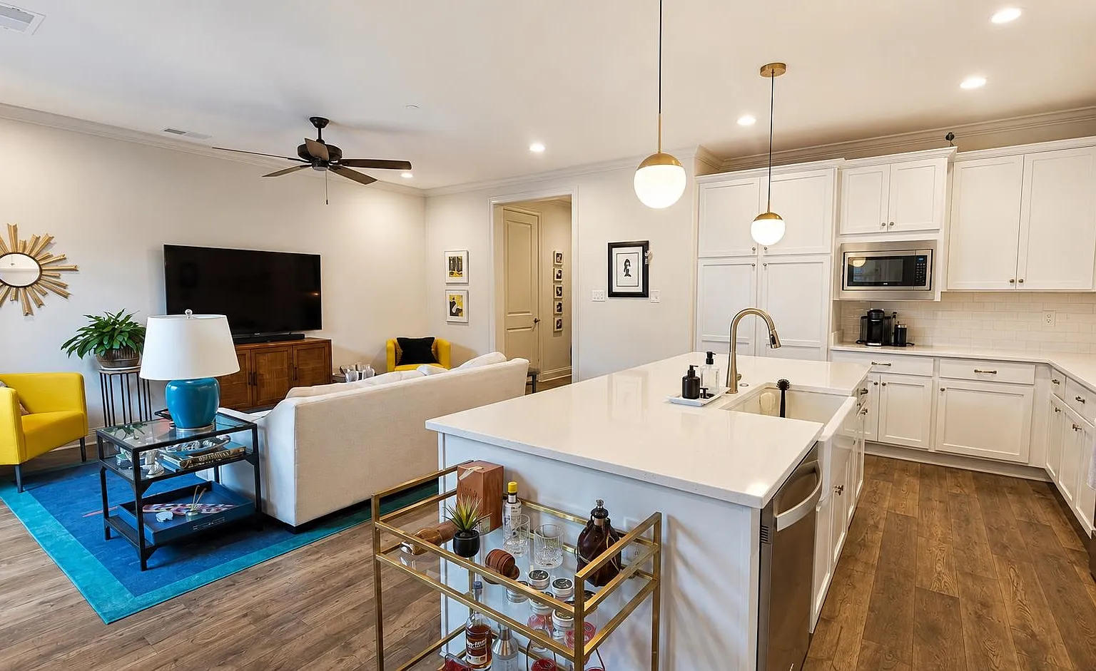 3 bed, 2.5 bath, 2076 sqft, $3,200 — Photo 1