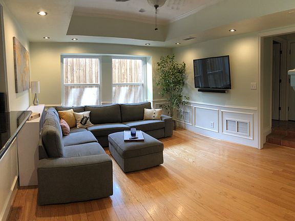 3rd image of 2914 Gainesborough Dr