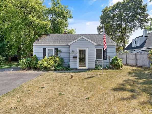 102 Waterbury Dr, North Syracuse, NY 13212