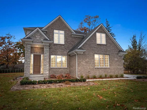 929 Kimberly Ct, Troy, MI 48098