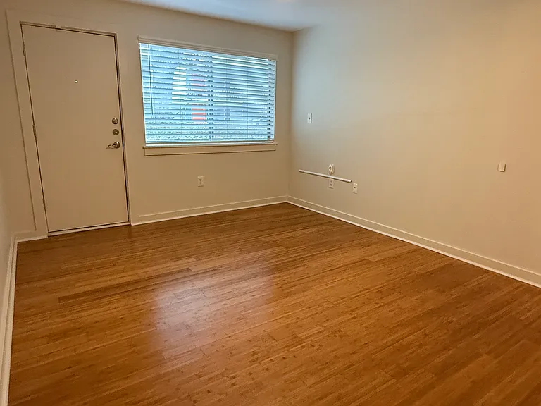 2200 Dickson Dr #101 — Photo 29