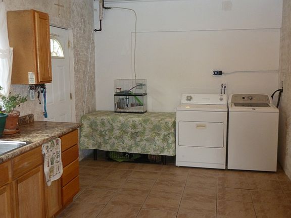 4th image of 6427 W 93rd St