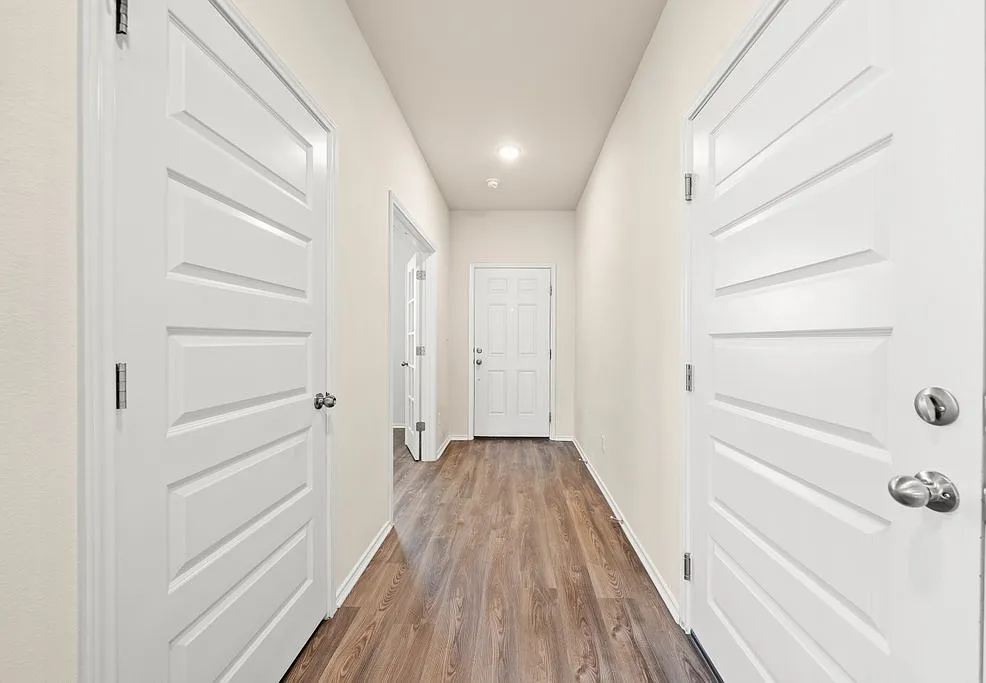 3 bed, 2150 sqft, $1,900 — Photo 2